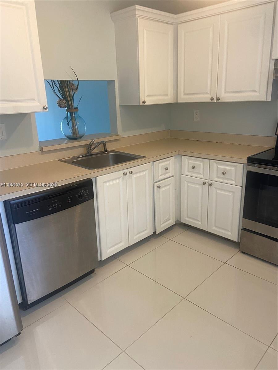 731 North Pine Island Road, Unit 202 Plantation, FL 33324 - Photo 8 of 14