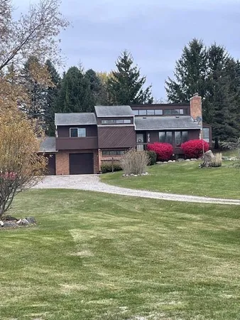 $595,000 | 2725 Cooley Lake Road, Highland, MI 48356
