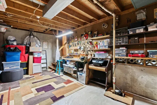 $630,000 | 2725 Cooley Lake Road, Highland, MI 48356