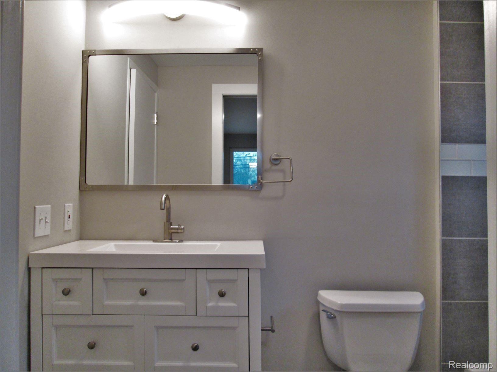 1907 Princeton Road Berkley, MI 48072 - Photo 17 of 27 pr-bath1.JPG