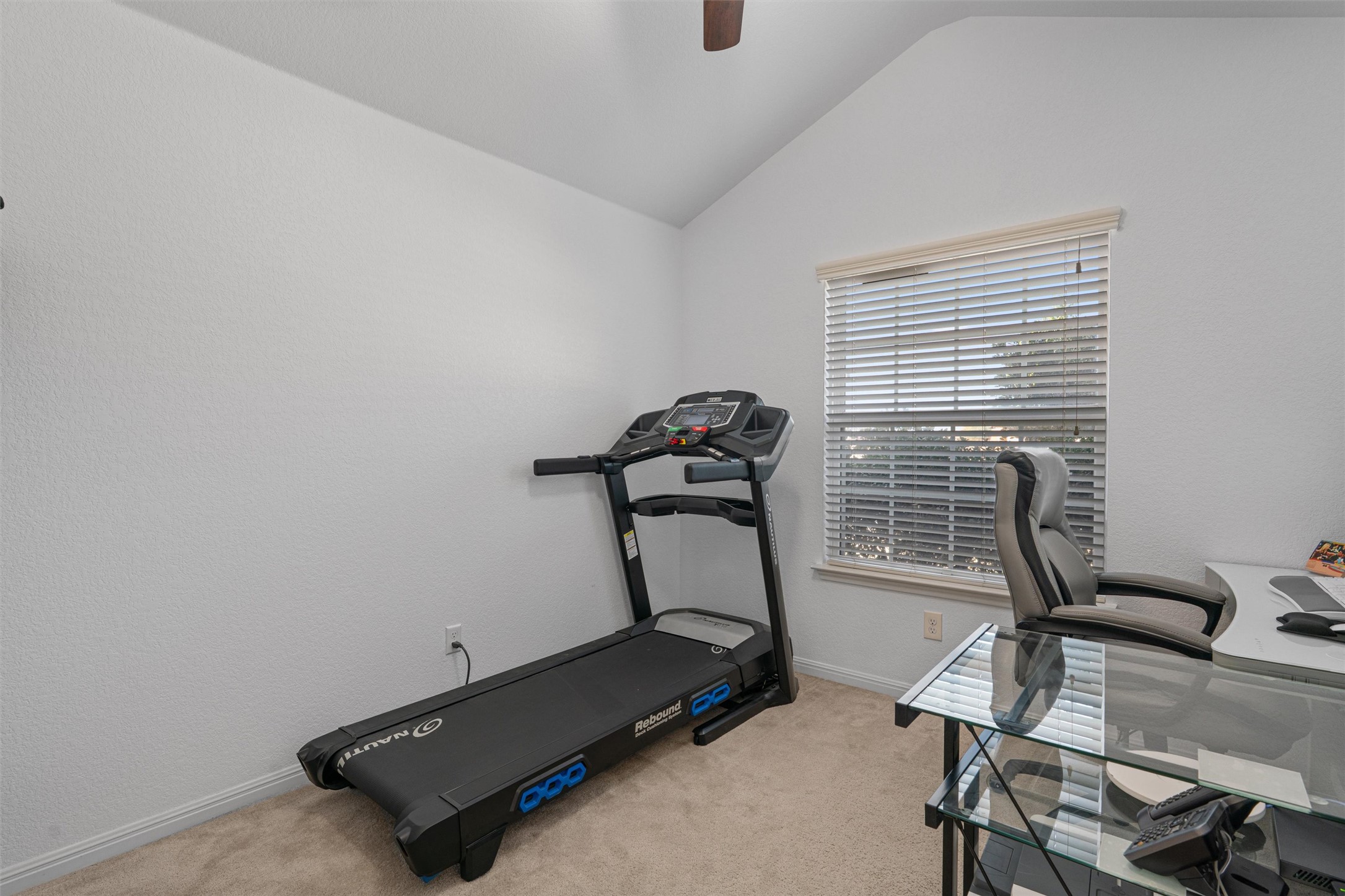 20513 Jackies Ranch Boulevard Pflugerville, TX 78660 - Photo 11 of 35 a room with gym equipment