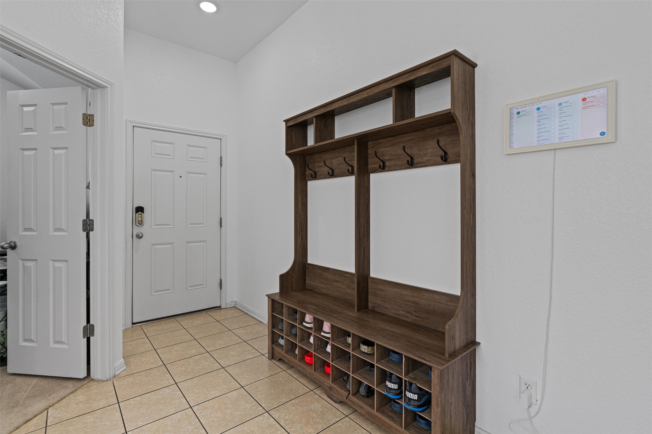 20513 Jackies Ranch Boulevard Pflugerville, TX 78660 - Photo 28 of 35 a view of an entryway