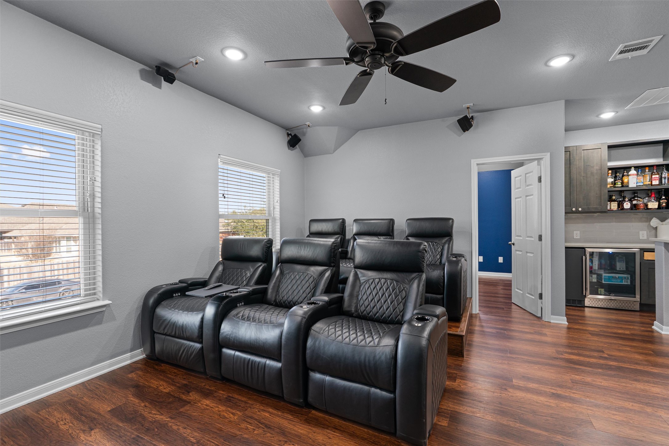 20513 Jackies Ranch Boulevard Pflugerville, TX 78660 - Photo 8 of 35 a living room with furniture