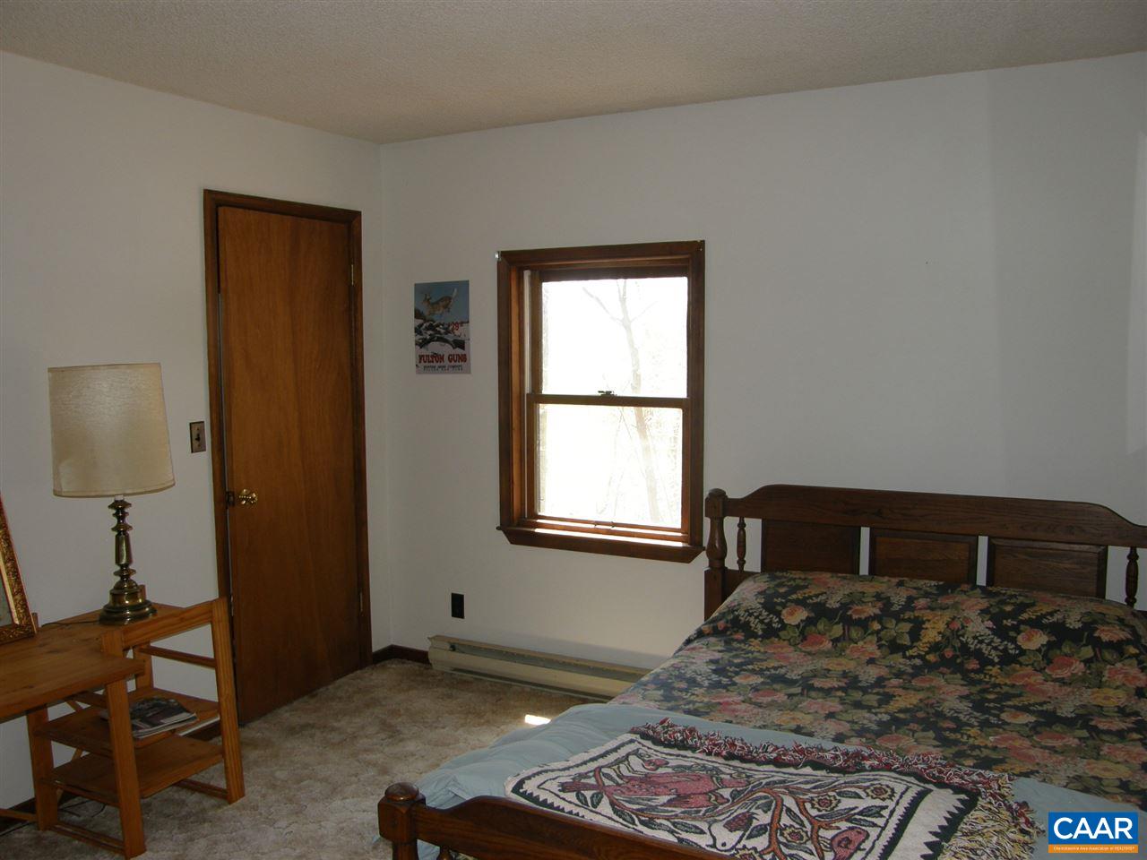 5273 Cub Creek Road Roseland, VA 22967 - Photo 19 of 31 a bedroom with a bed and a window