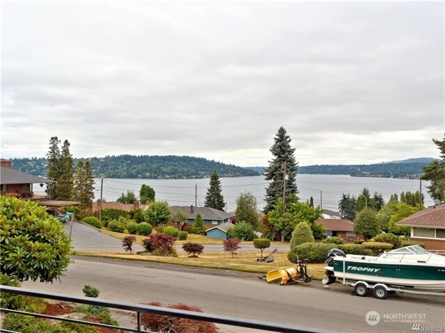 7809 South Sunnycrest Road Seattle, WA 98178 - Photo 2 of 21