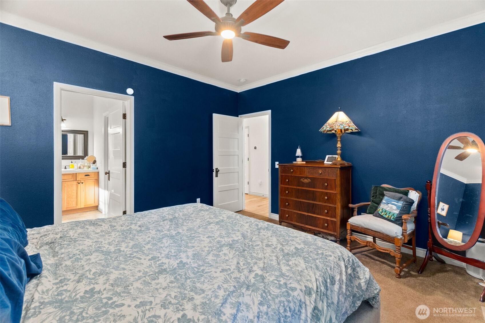 1130 East Sunset Hill Road Shelton, WA 98584 - Photo 24 of 40 a bedroom with a bed and furniture