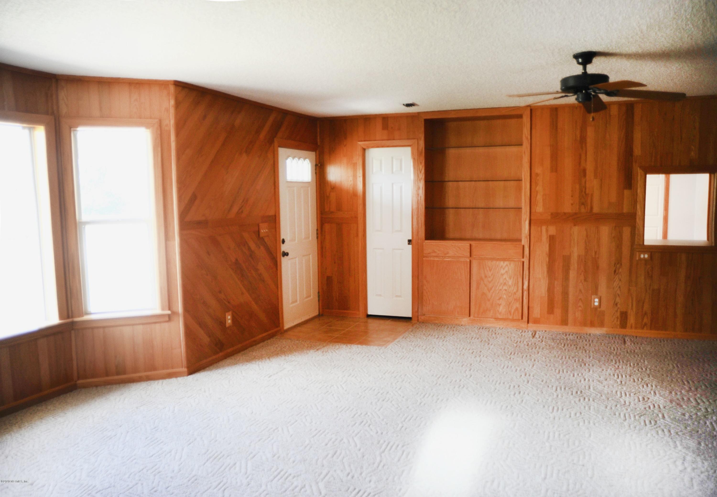 3548 King George Road Middleburg, FL 32068 - Photo 11 of 36 king george Living room w built ins and