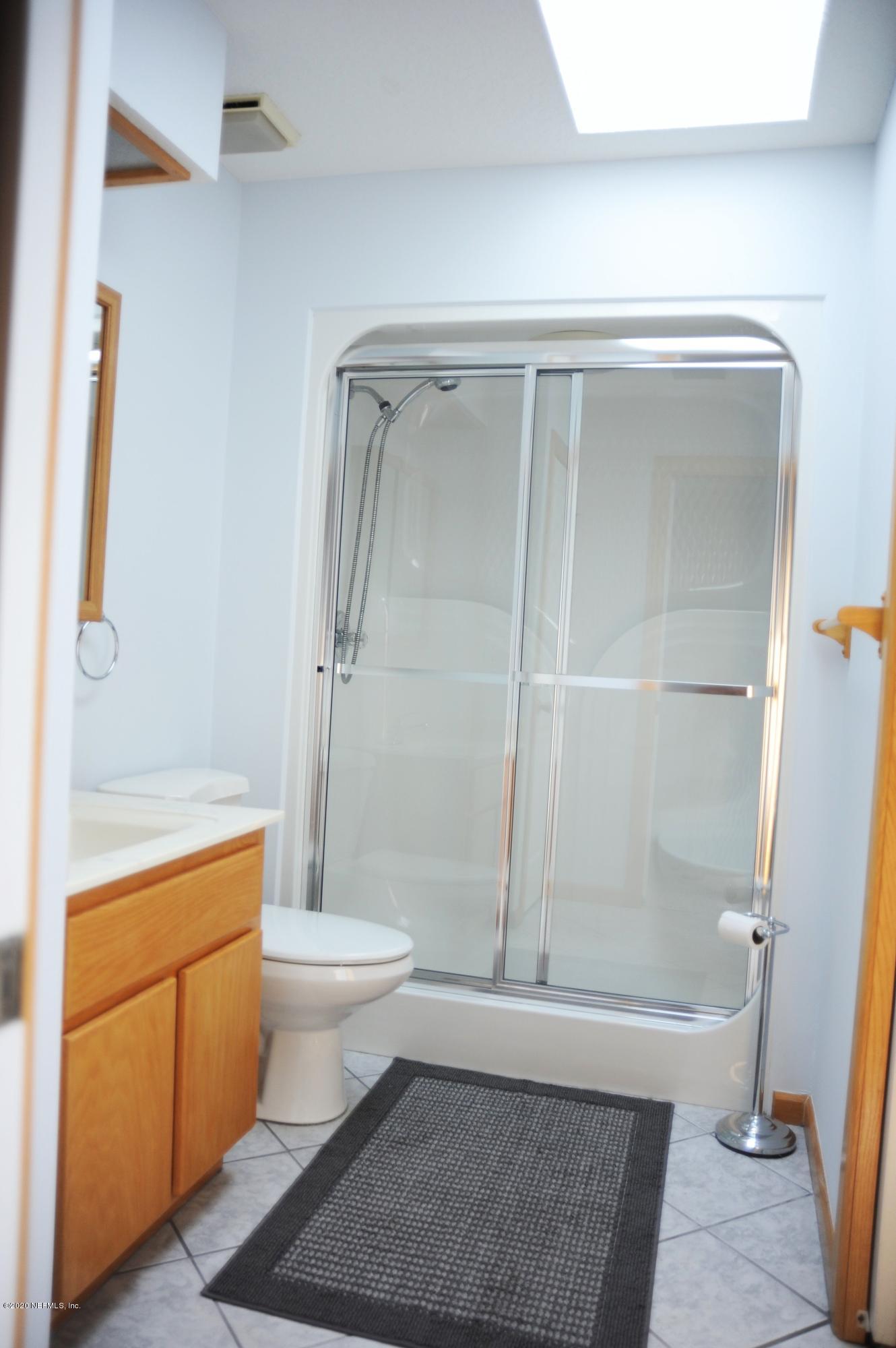3548 King George Road Middleburg, FL 32068 - Photo 16 of 36 king george guest bath