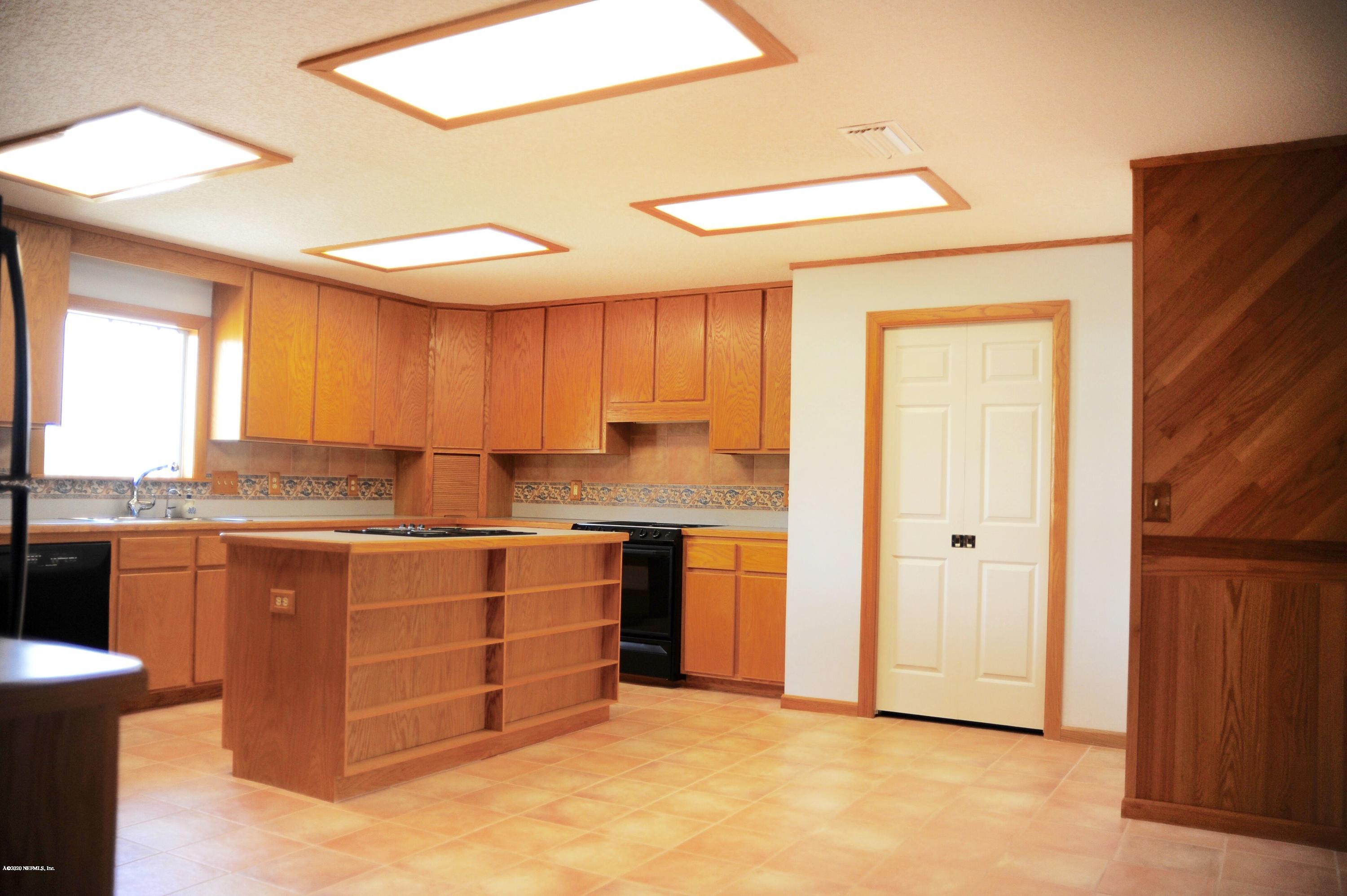 3548 King George Road Middleburg, FL 32068 - Photo 5 of 36 king george kitchen