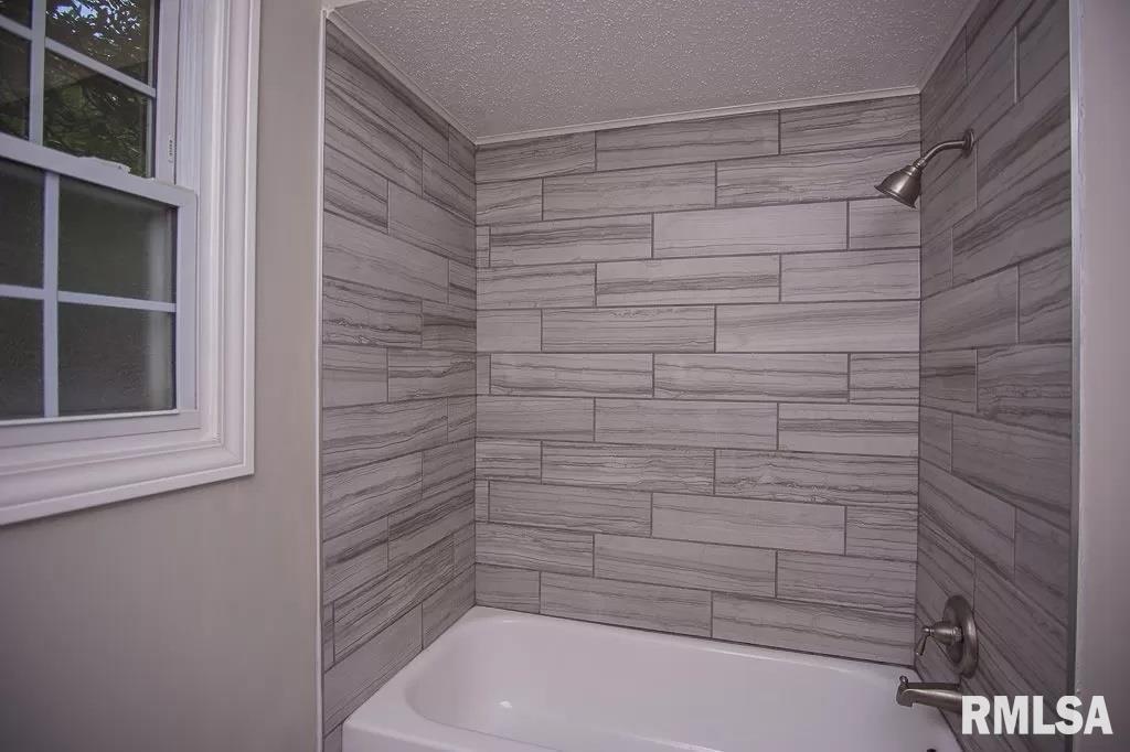 3327 Greenfield Road Bettendorf, IA 52722 - Photo 11 of 18 Gallery Image 11