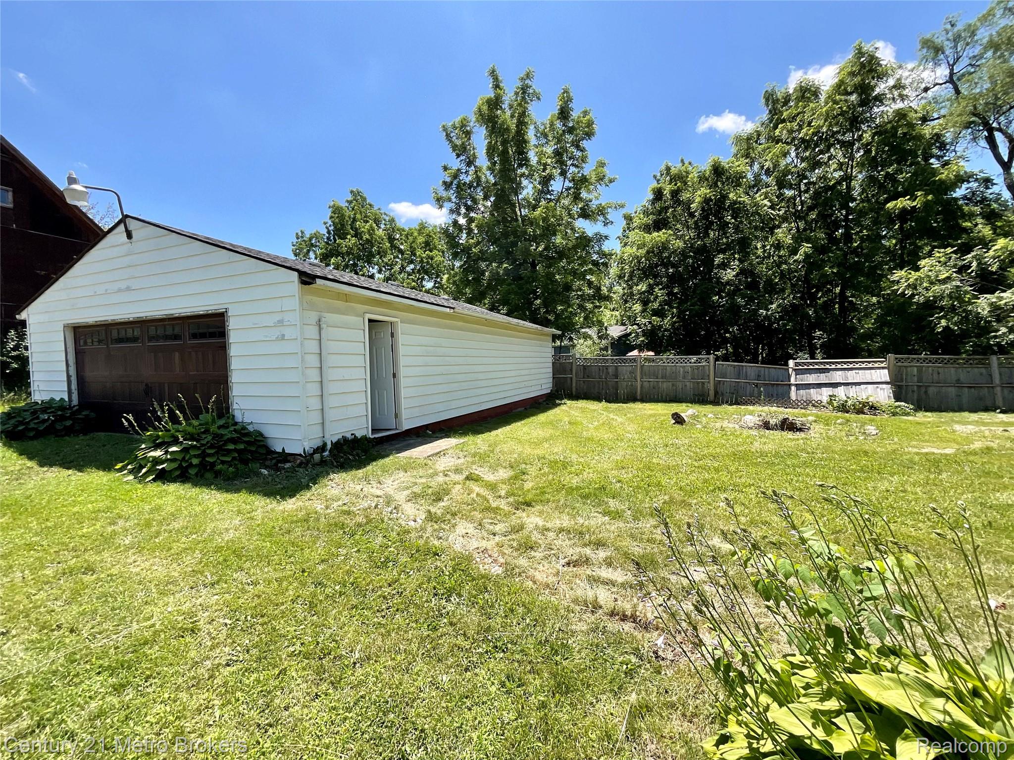 10487 W. Grand Blanc Rd. Gaines, MI 48436 - Photo 4 of 24 F6C5AB4D-AD72-4A6D-9589-03F9D47A3212.jpeg