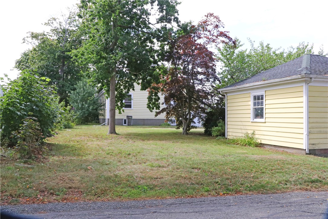 283 West Main Road Middletown, RI 02842 - Photo 9 of 35 Gallery Image 9