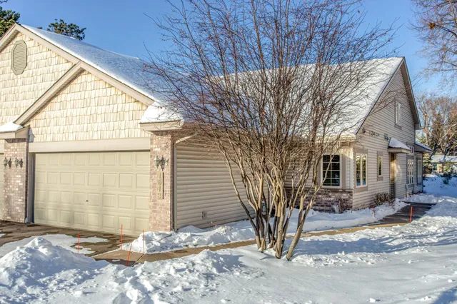 $365,000 | 1513 Pine Pointe, White Bear Lake, MN 55110