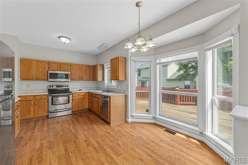 2906 Russet Court Florissant, MO 63031 - Photo 20 of 57