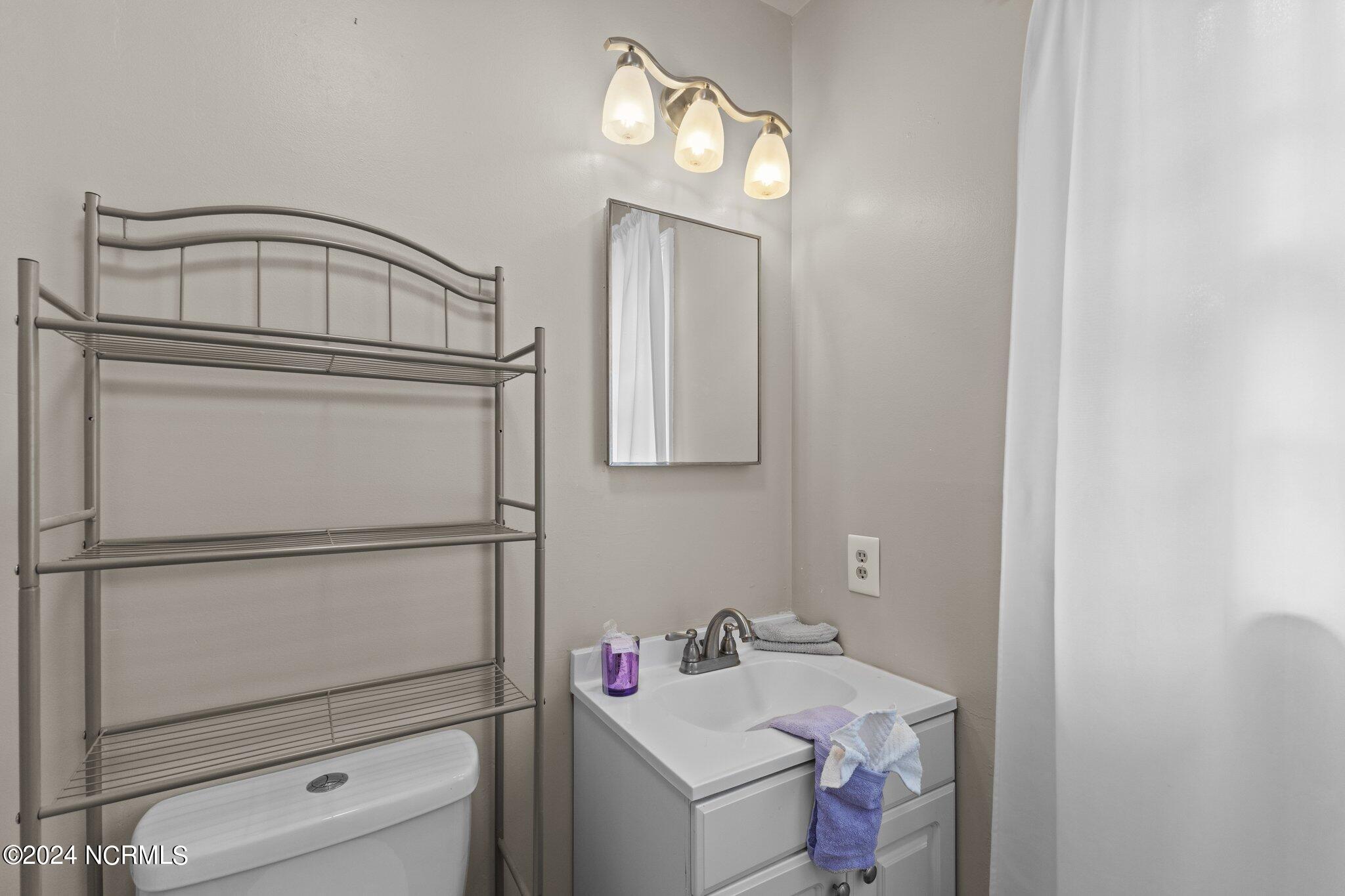 1258 Hibbs Road Newport, NC 28570 - Photo 17 of 40 30-web-or-mls-1S3A5568