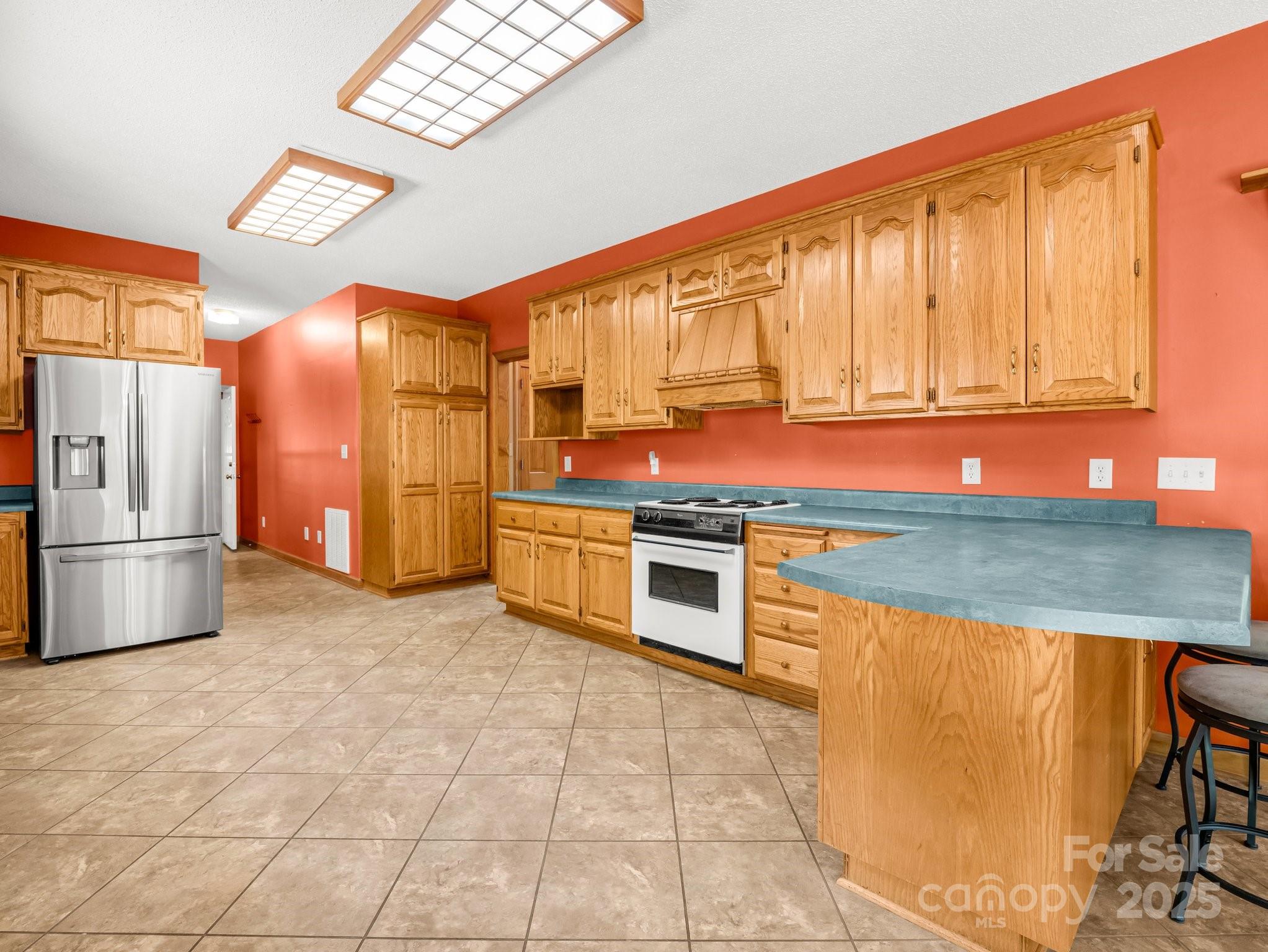 163 Summit Lane Rutherfordton, NC 28139 - Photo 12 of 44 a kitchen with stainless steel appliances a stove a sink and a refrigerator