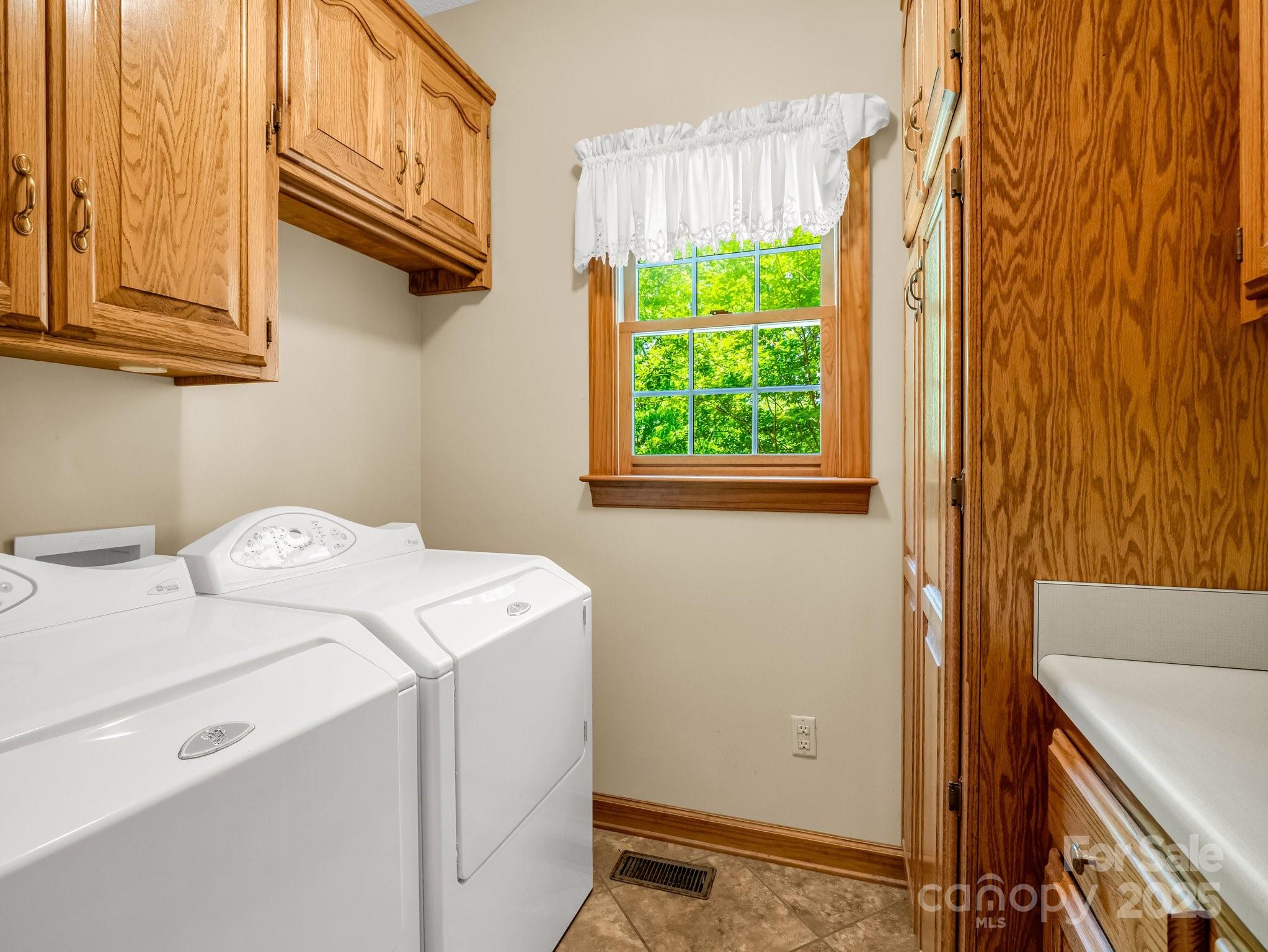 163 Summit Lane Rutherfordton, NC 28139 - Photo 15 of 44 a utility room with dryer and washer