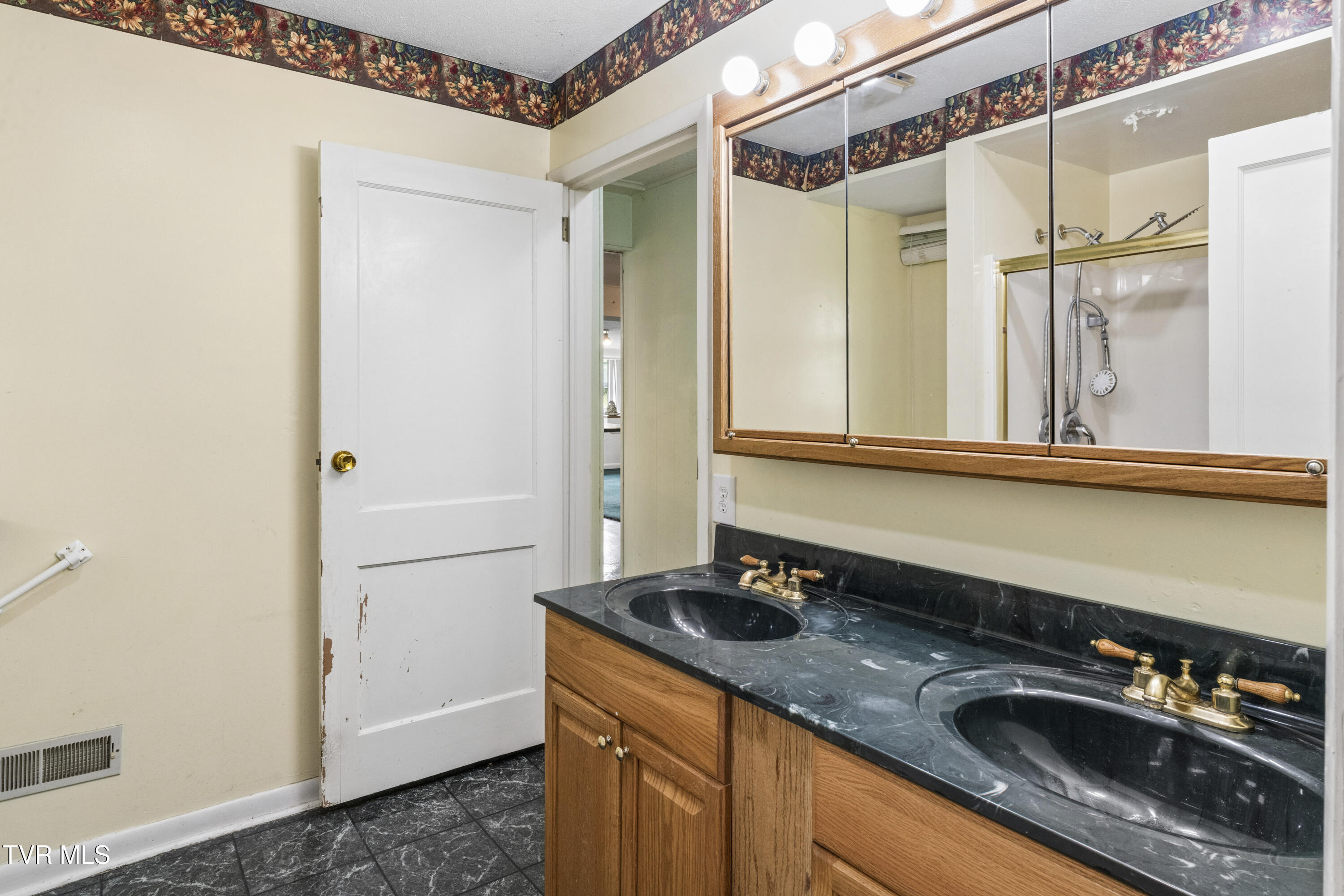 1104 Lebanon Road Kingsport, TN 37663 - Photo 28 of 108 28