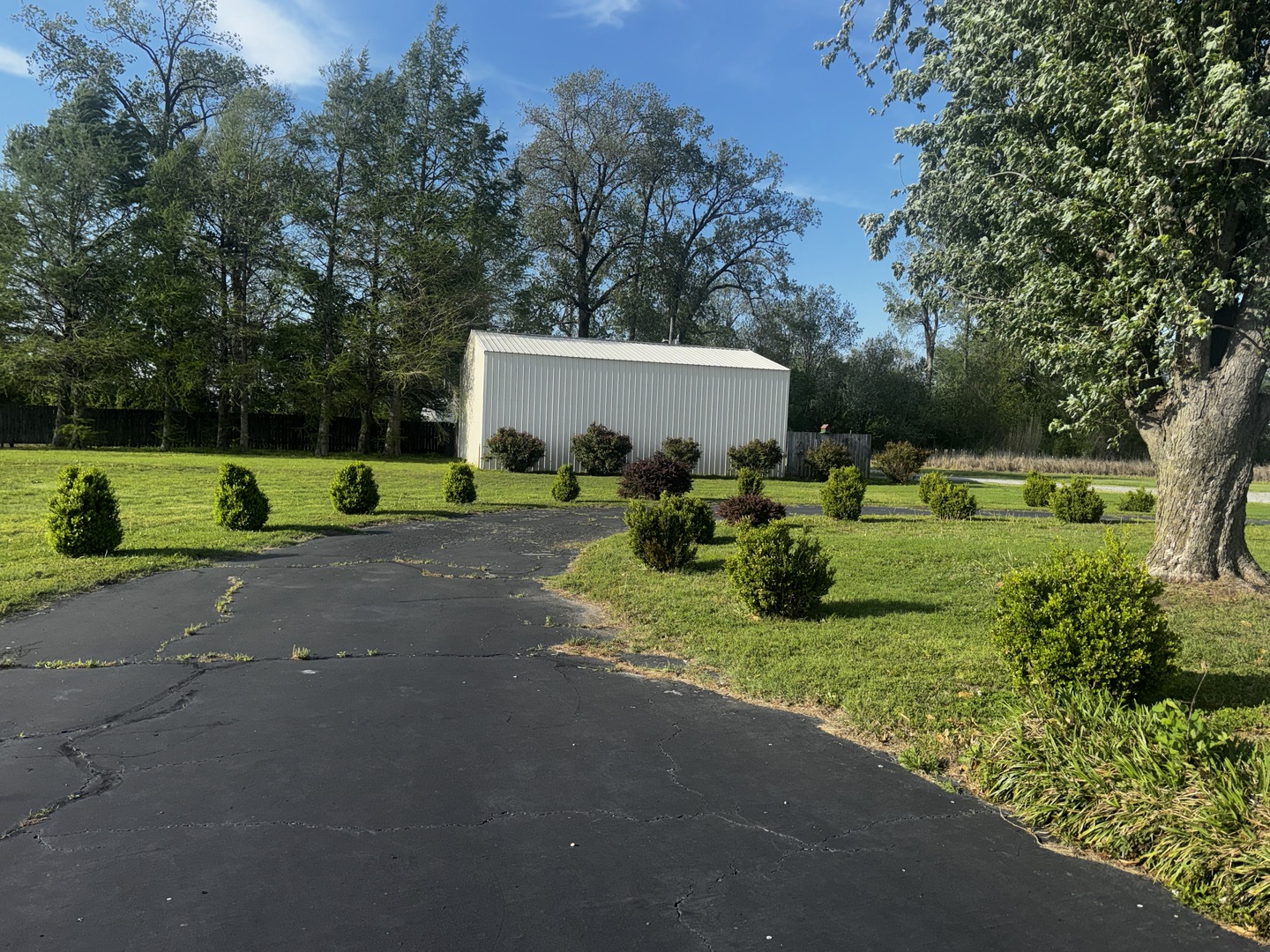 24250 Hanging Rock Road McClure, IL 62957 - Photo 7 of 29