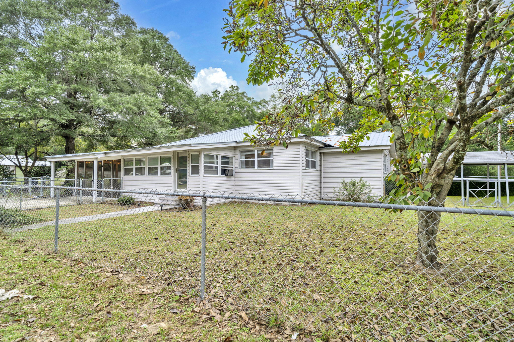 226 South 19th Street DeFuniak Springs, FL 32435 - Photo 4 of 46 front view of a house with a yard