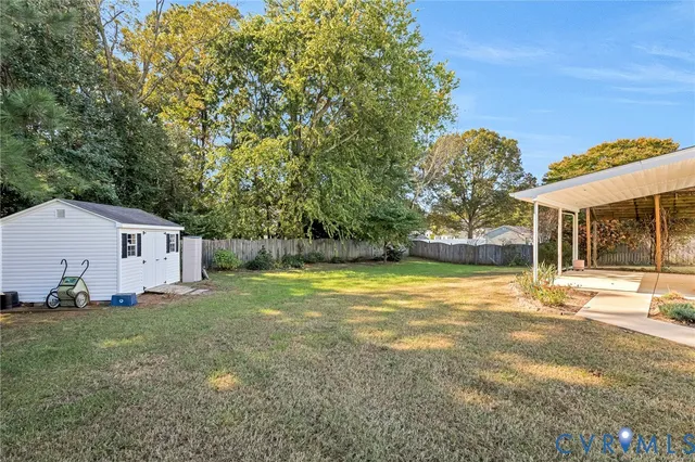 a view of a house with backyard and tree s