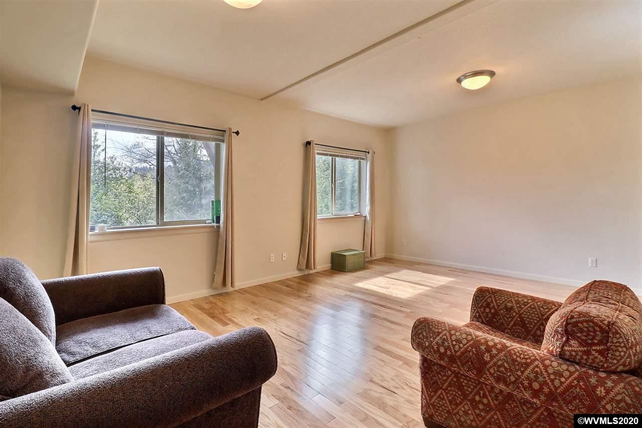 4220 South Slavin ( Road Portland, OR 97239 - Photo 15 of 25