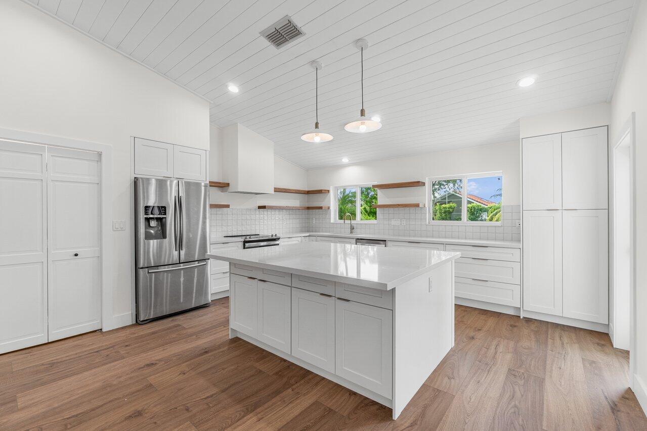 2724 Northwest 26th Street Boca Raton, FL 33434 - Photo 8 of 35 009-2724Northwest26thStreet-BocaRaton-FL