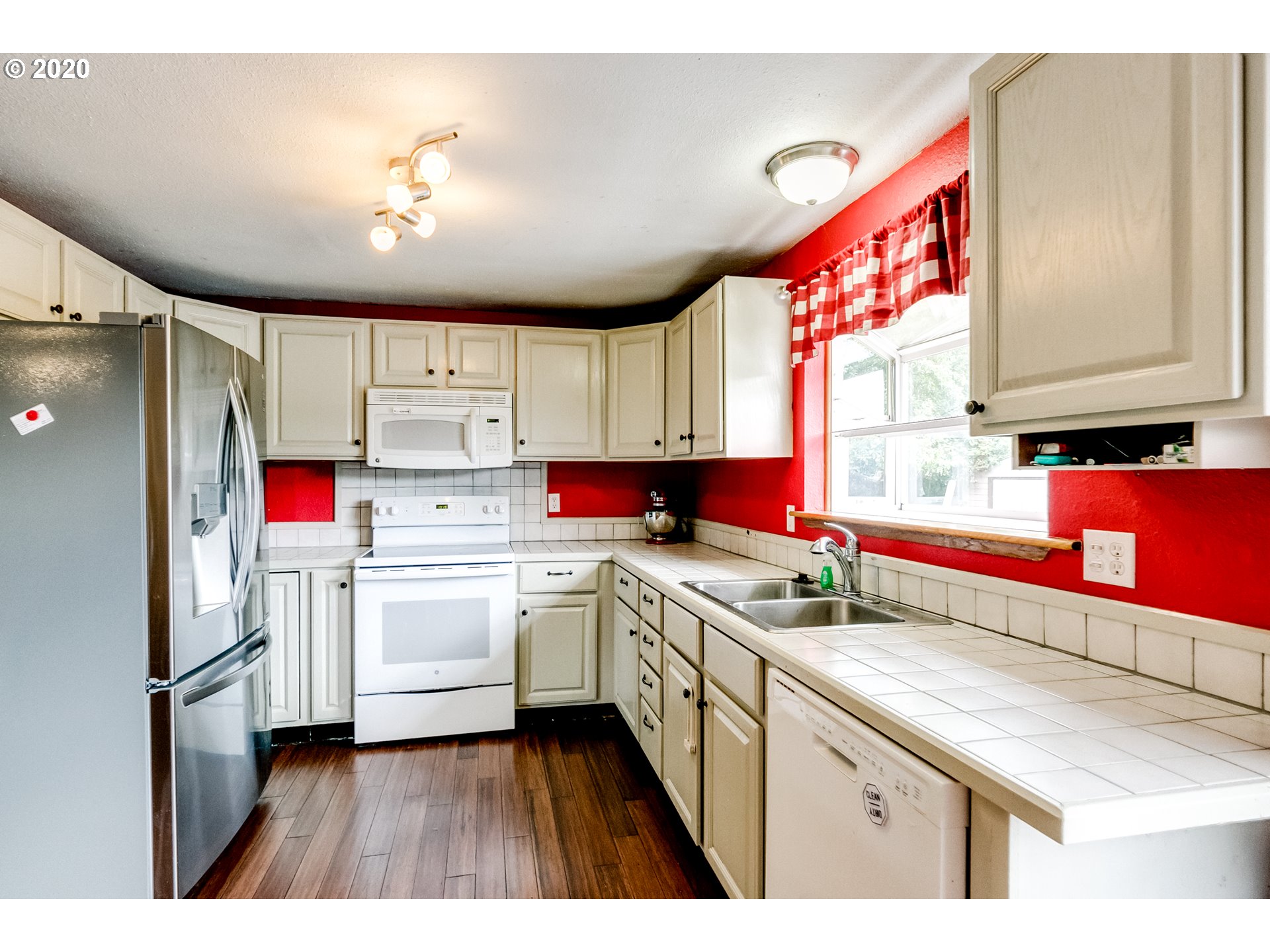 573 South 40th Street Springfield, OR 97478 - Photo 4 of 12