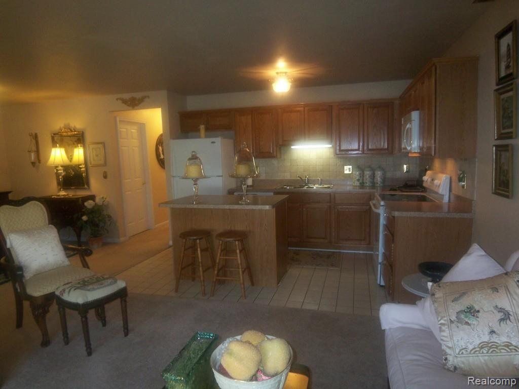 33500 Utica Road Fraser, MI 48026 - Photo 15 of 65 100_6554.jpg
