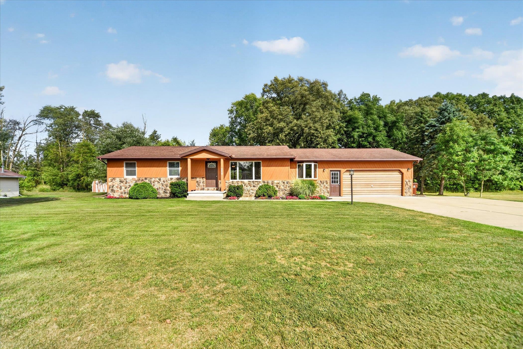 214 South Reed Street Ashley, MI 48806 - Photo 3 of 43 Gallery Image 3