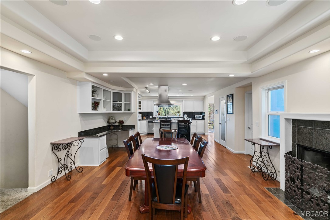 26665 Modoc Lane Lake Arrowhead, CA 92352 - Photo 3 of 38 Dining Area