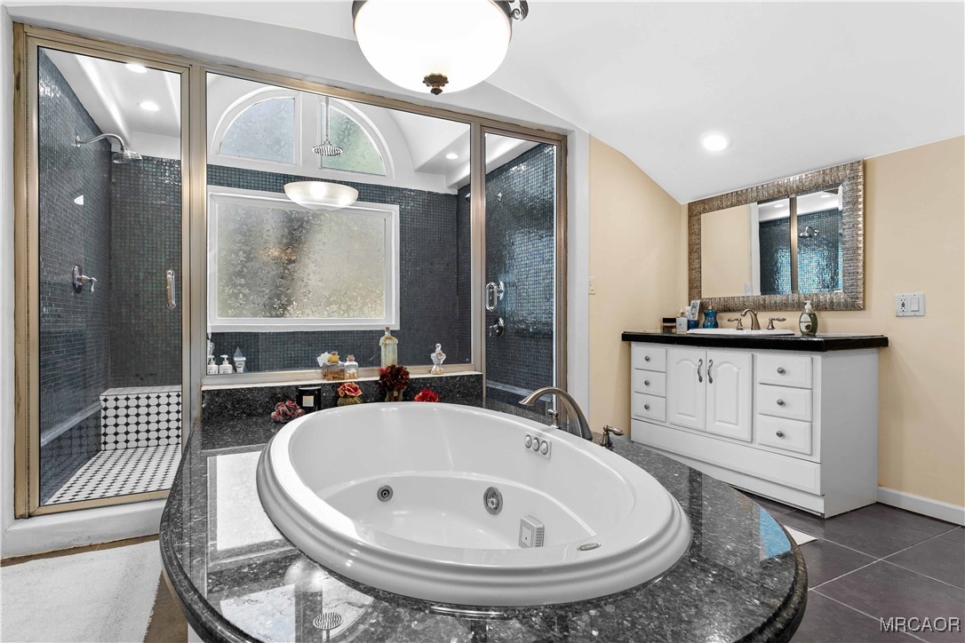 26665 Modoc Lane Lake Arrowhead, CA 92352 - Photo 31 of 38 Primary bathroom