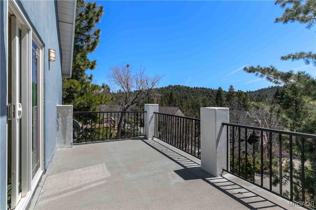 26665 Modoc Lane Lake Arrowhead, CA 92352 - Photo 37 of 38 Primary bedroom balcony