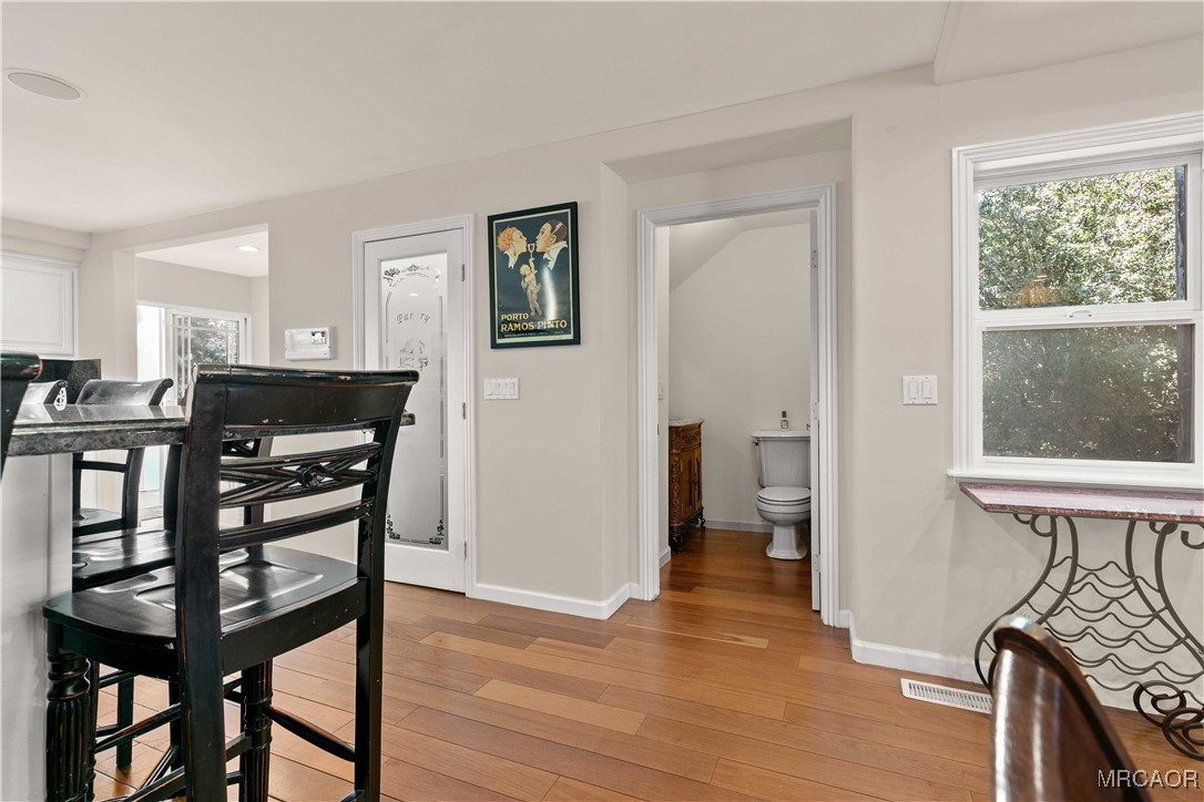26665 Modoc Lane Lake Arrowhead, CA 92352 - Photo 8 of 38 Guest Bathroom
