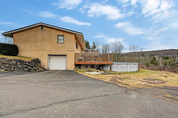 $780,000 | 1560 Reservoir Road, Moscow, PA 18444