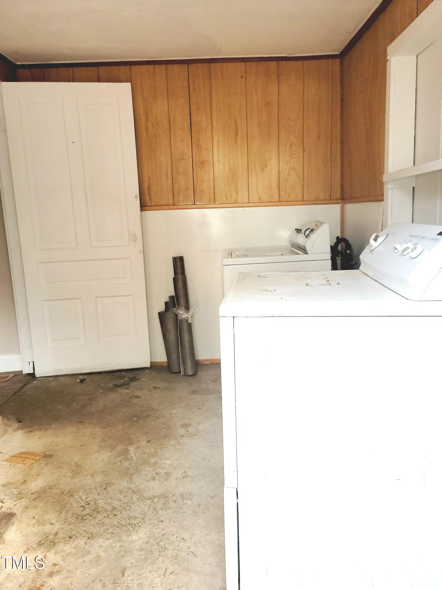 325 Ranch Farm Road, Unit A B Raleigh, NC 27603 - Photo 25 of 36 a view of utility room with washer and dryer