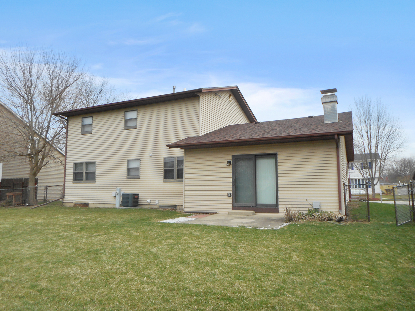 532 Shenandoah Trail Elgin, IL 60123 - Photo 18 of 20 a house that has a tree in front of it