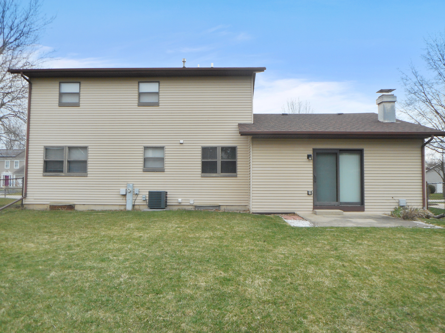 532 Shenandoah Trail Elgin, IL 60123 - Photo 19 of 20 a front view of a house with a yard