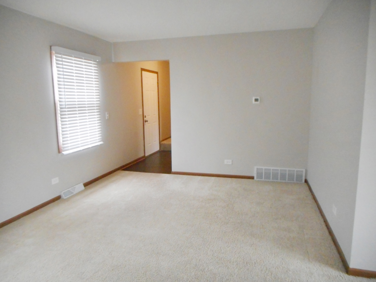 532 Shenandoah Trail Elgin, IL 60123 - Photo 9 of 20 an empty room with windows