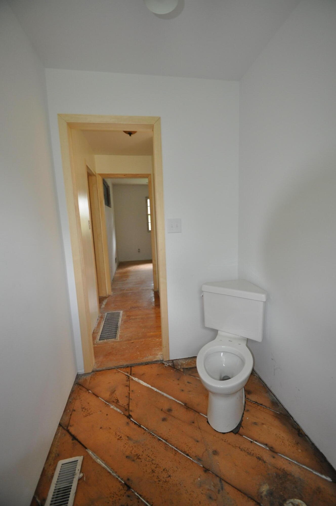 1/2 bath & Laundry