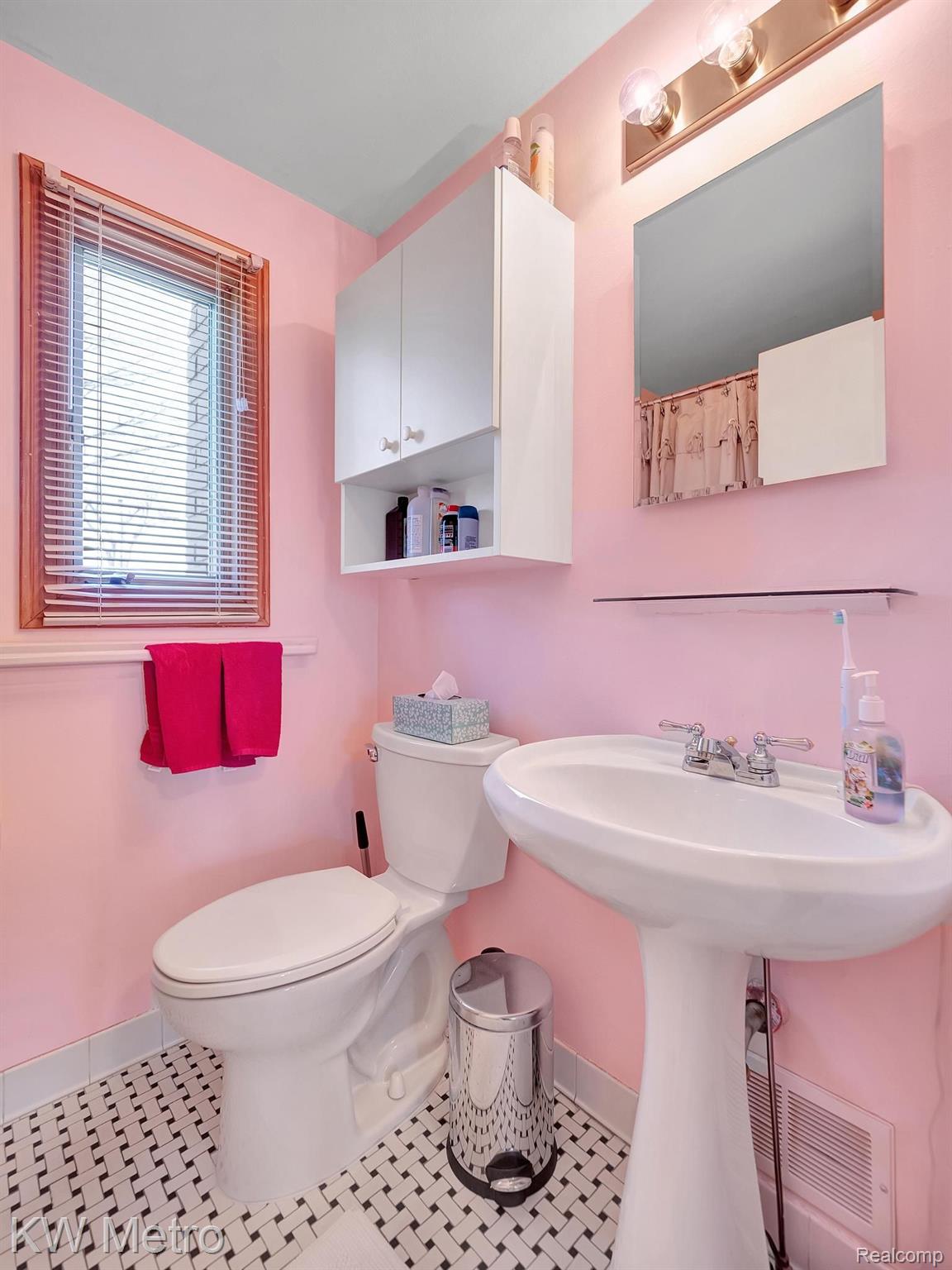 1951 Graefield Road Birmingham, MI 48009 - Photo 12 of 23 Second Floor Full Bath