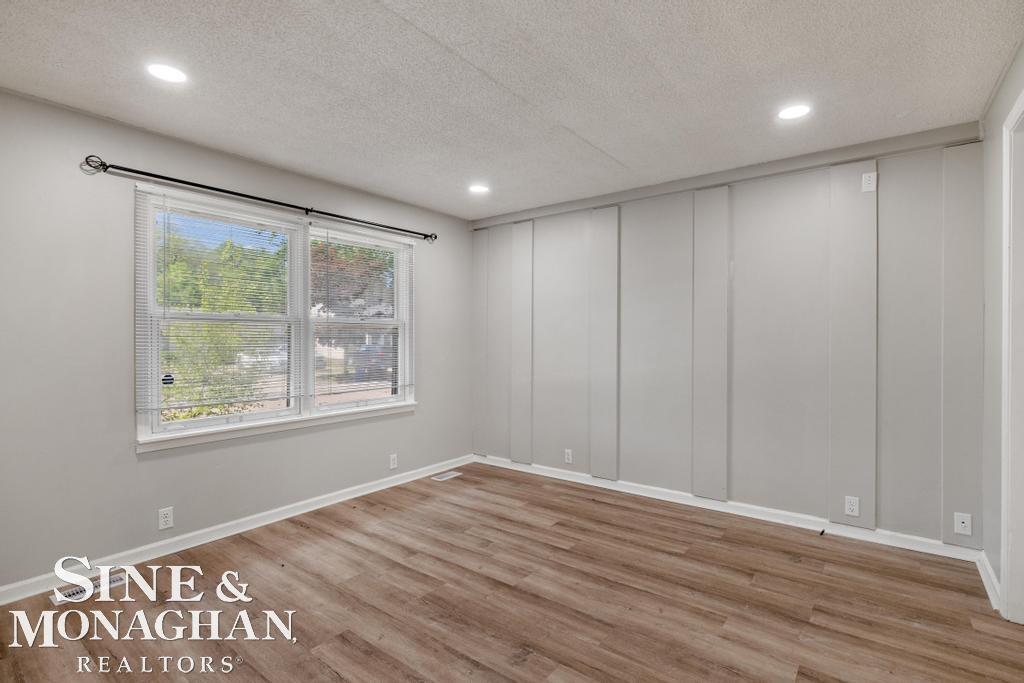 20933 Ridgemont Road Harper Woods, MI 48225 - Photo 5 of 30
