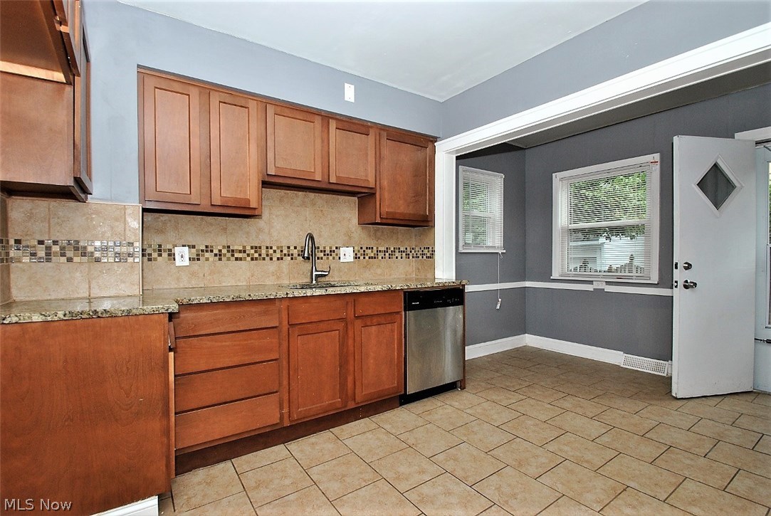 1243 Quilliams Road Cleveland Heights, OH 44121 - Photo 11 of 31