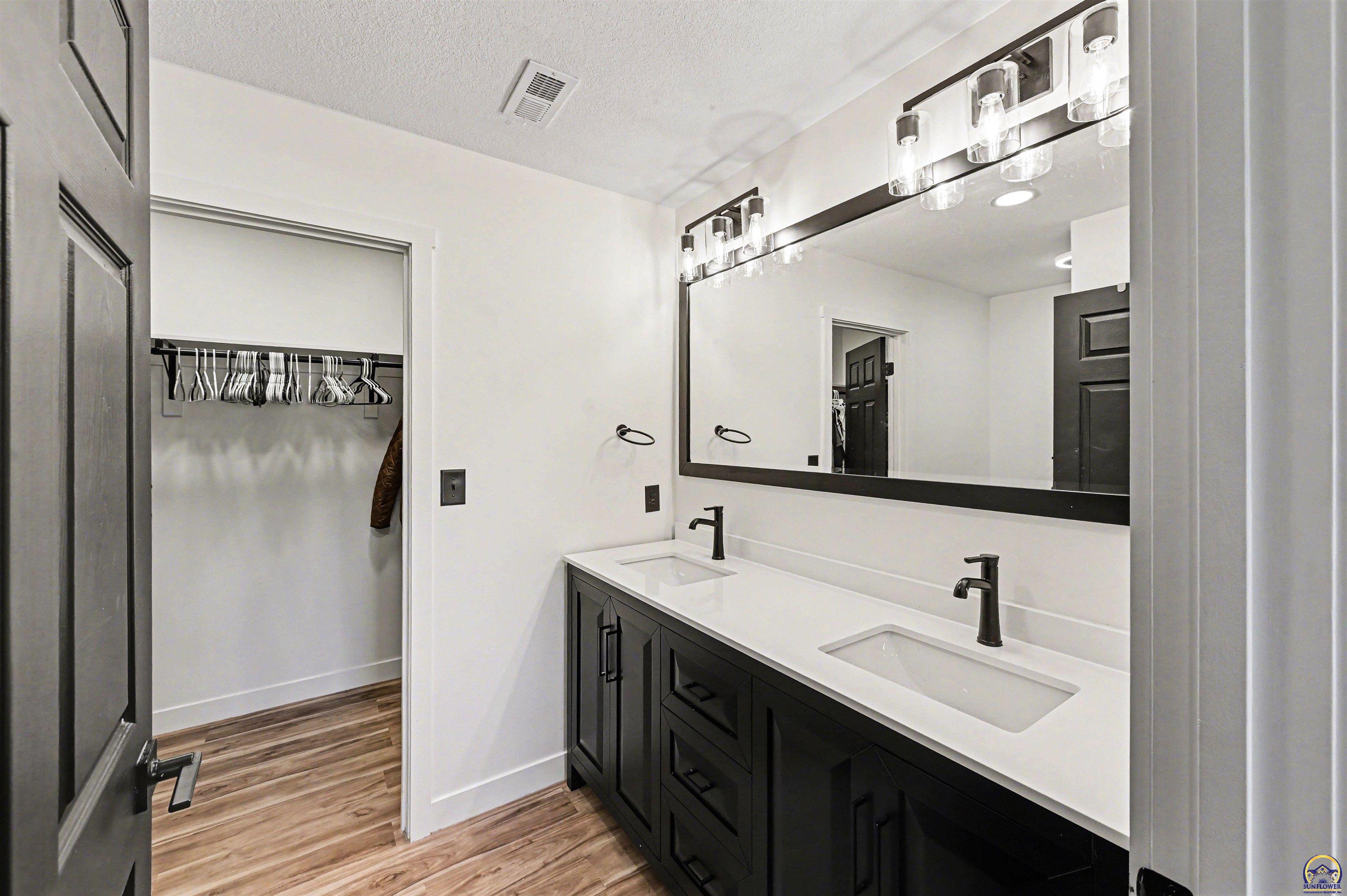 3515 Southwest 19th Street Topeka, KS 66604 - Photo 15 of 32