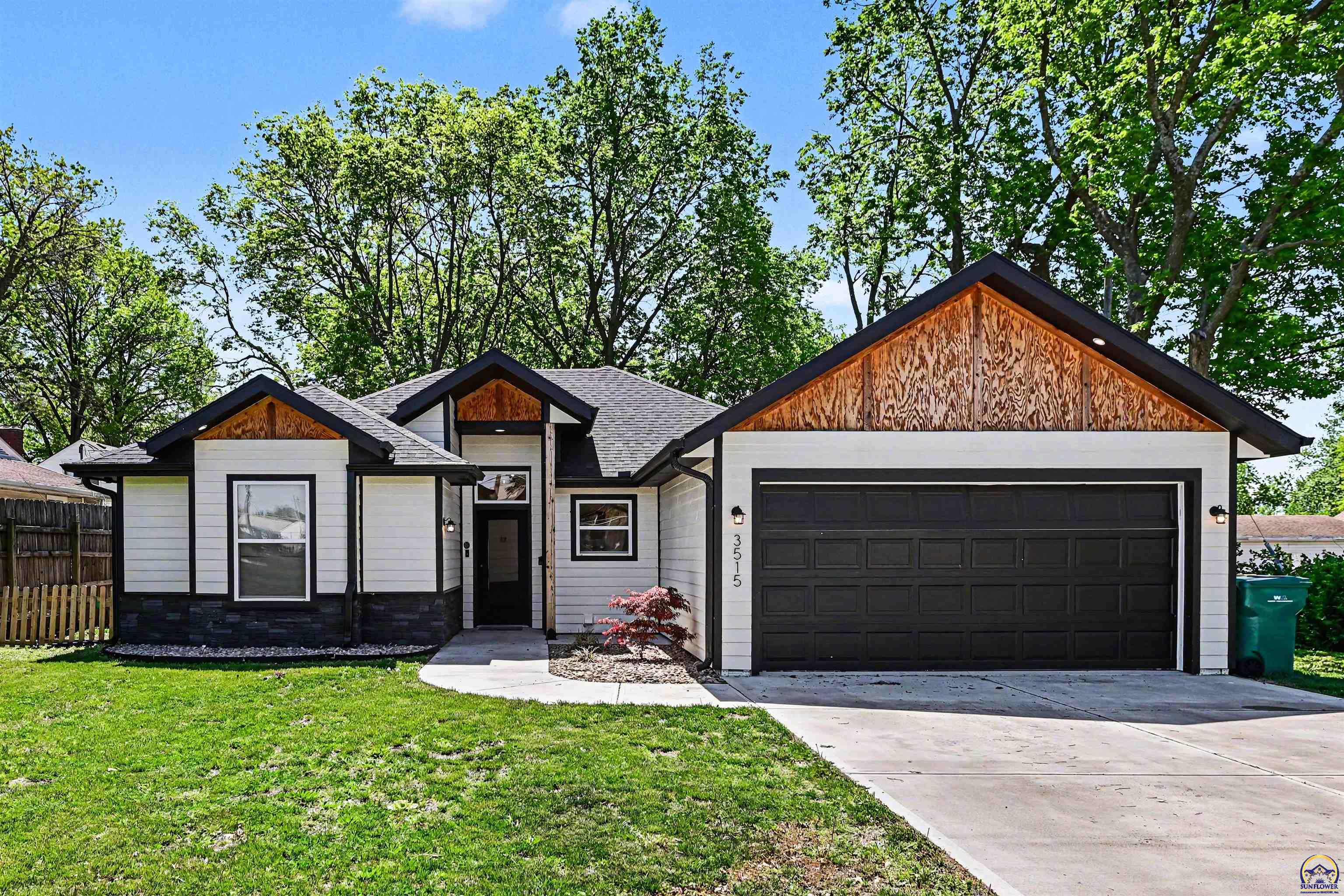3515 Southwest 19th Street Topeka, KS 66604 - Photo 2 of 32