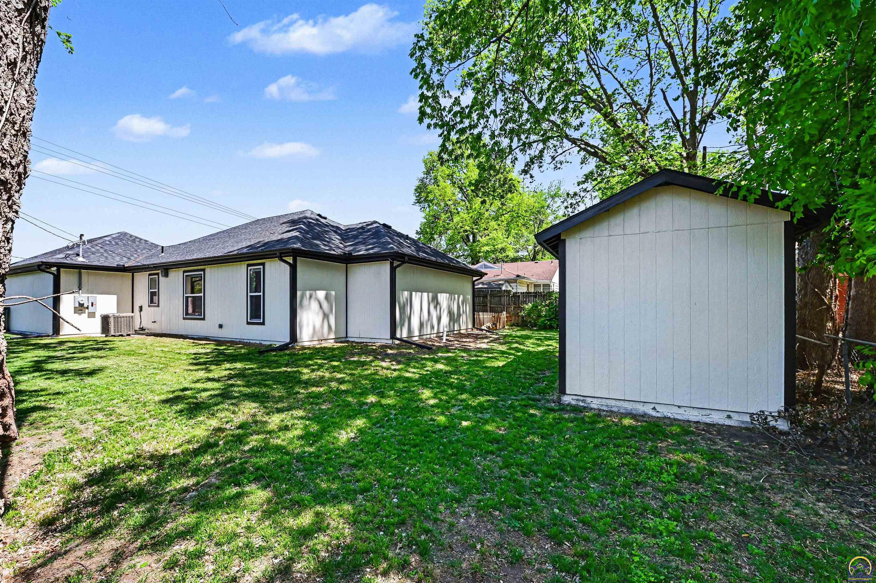 3515 Southwest 19th Street Topeka, KS 66604 - Photo 23 of 32