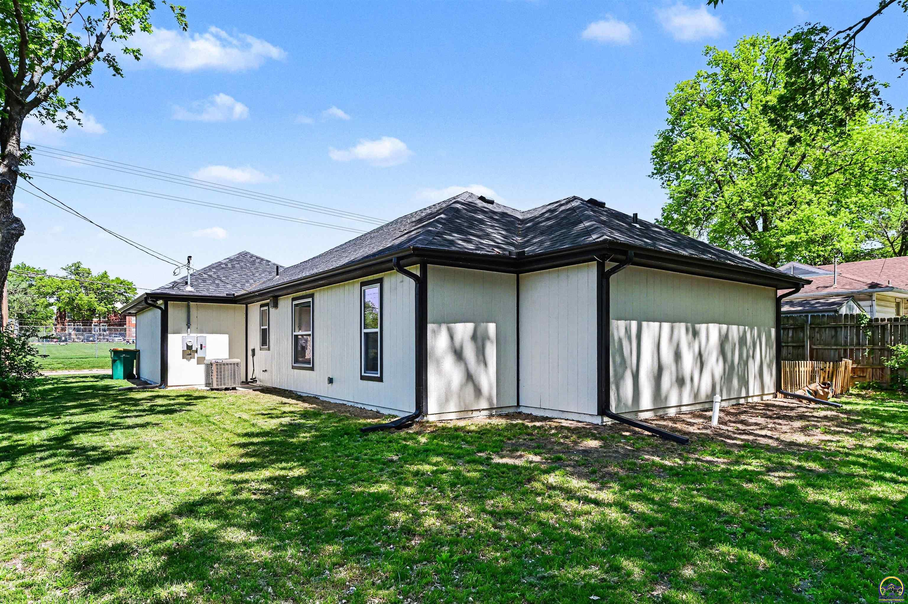 3515 Southwest 19th Street Topeka, KS 66604 - Photo 24 of 32