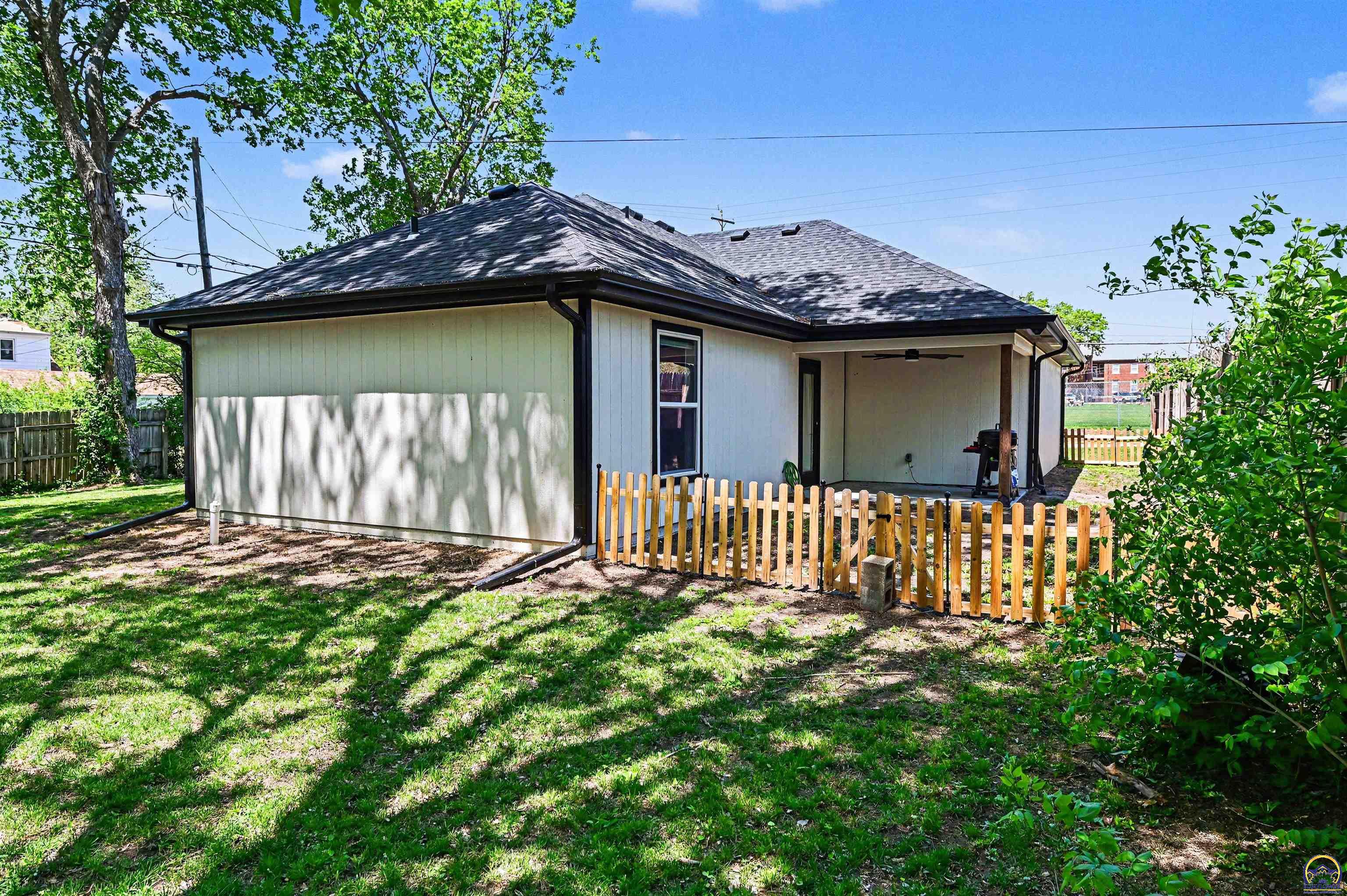 3515 Southwest 19th Street Topeka, KS 66604 - Photo 26 of 32