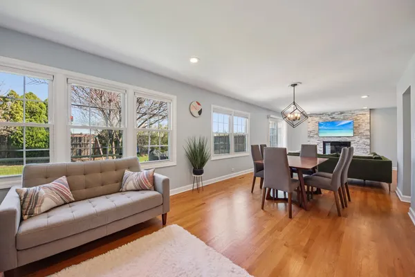 $800,000 | 1655 Marie Lane, Glenview, IL 60025