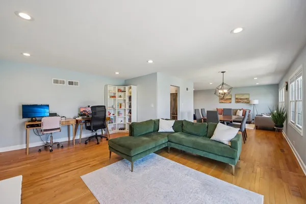 $800,000 | 1655 Marie Lane, Glenview, IL 60025